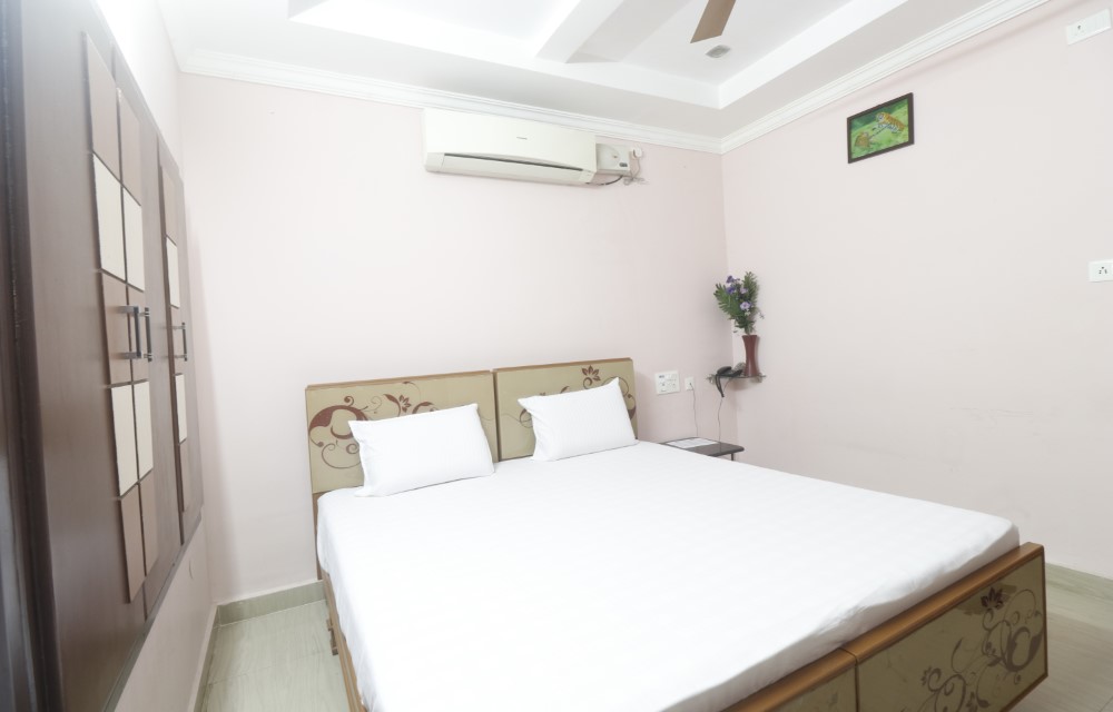 S V Residence & Rest Inn 